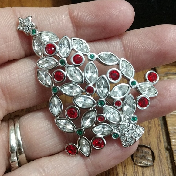 2002 Swarovski crystal Christmas tree brooch